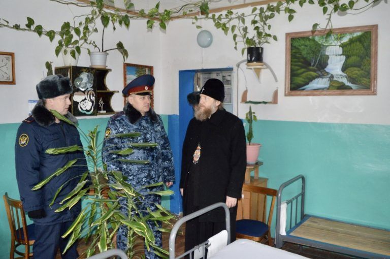 Глава Вологодской митрополии посетил колонию для осужденных к пожизненному лишению свободы на острове Огненном
