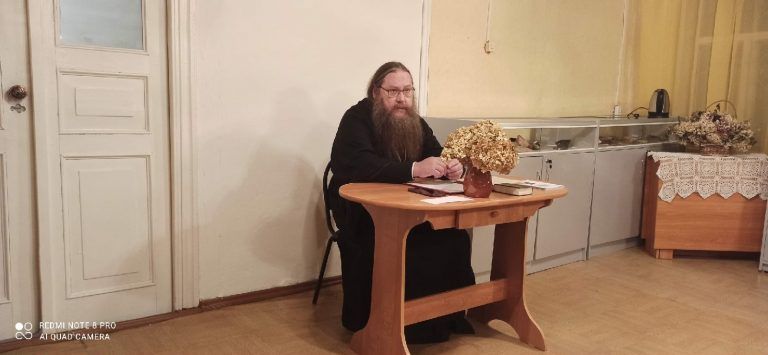 Протоиерей Владимир Колосов провел беседу  «Пожелание женщинам накануне весны»