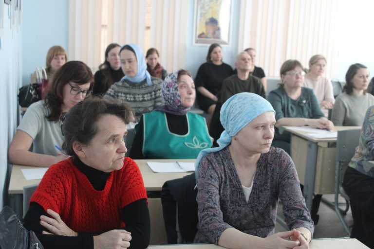 В кафедральном соборе города Череповца состоялось заключительное занятие для волонтеров проекта «Помочь увидеть лик святой»