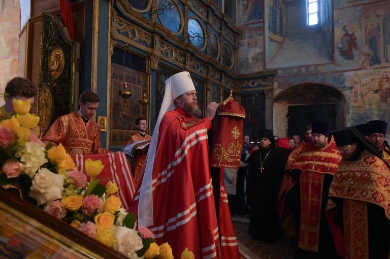 Митрополит Савва поздравил духовенство, монашествующих и мирян с праздником Воскресения Христова
