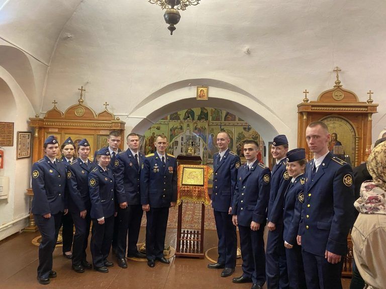 В пасхальной службе в Константино-Еленинском храме Вологды приняли участие представители Научного пенитенциарного клуба