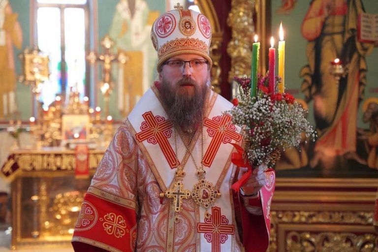 Епископ Игнатий совершил Пасхальную великую вечерню в кафедральном соборе города Череповца