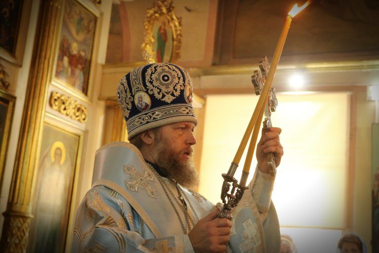 В праздник Благовещения Пресвятой Богородицы студенты духовной школы молились за архиерейским богослужением