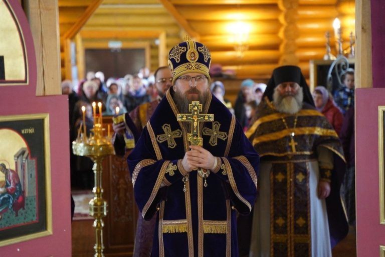 Епископ Игнатий совершил Литургию в храме преподобномученика Евфросина Синозерского посёлка Чагода
