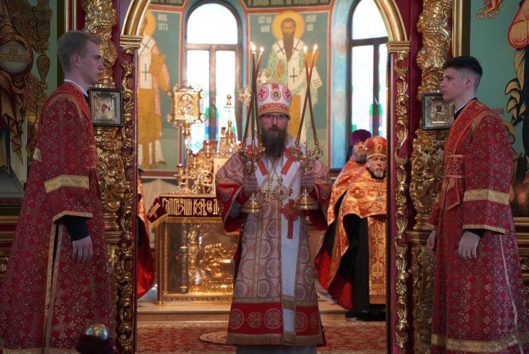 В канун дня памяти святителя Игнатия (Брянчанинова) епископ Игнатий совершил вечернее богослужение в кафедральном соборе Череповца
