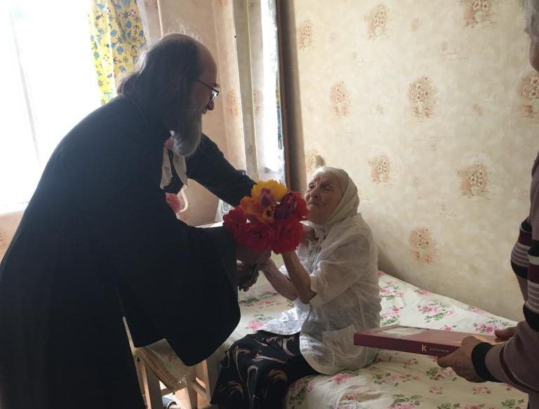 Сотрудники Социального отдела Вологодской епархии поздравили на дому ветеранов Великой Отечественной войны с Днем Победы