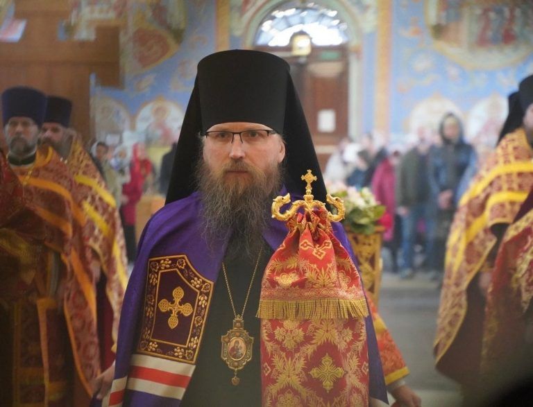 В день памяти великомученика Георгия Победоносца в храме Рождества Христова города Череповца состоялось архиерейское богослужение