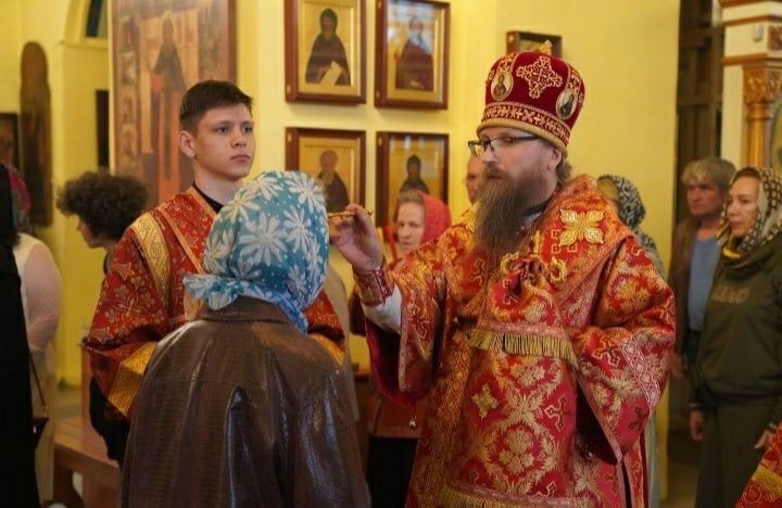 В канун отдания праздника Пасхи епископ Игнатий возглавил богослужение в Воскресенском соборе Череповца