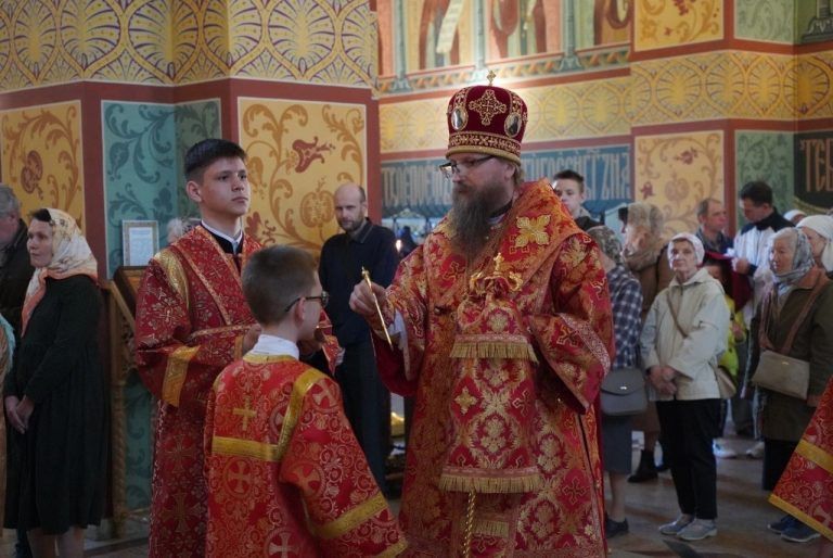 В канун Недели о слепом епископ Игнатий совершил богослужение в кафедральном соборе города Череповца
