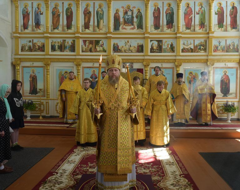 «Вси святии земли Русския, молите Бога о нас»