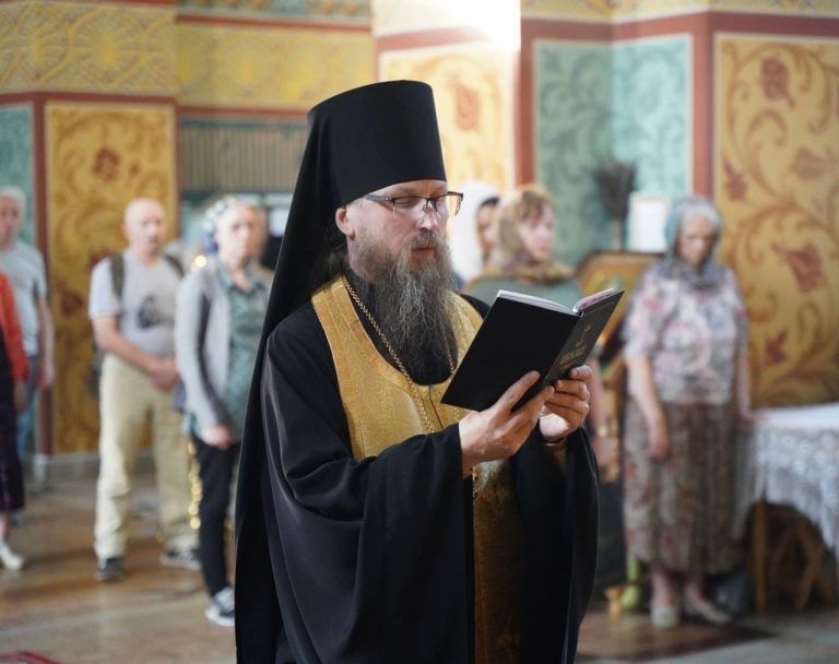 В канун дня Всех святых, в земле Русской просиявших, епископ Игнатий возглавил всенощное бдение в кафедральном соборе города Череповца