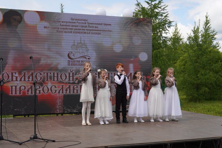 Вокально-хоровой ансамбль «Истоки» Вологодской епархии принял участие в концертной программе II фестиваля православной кухни