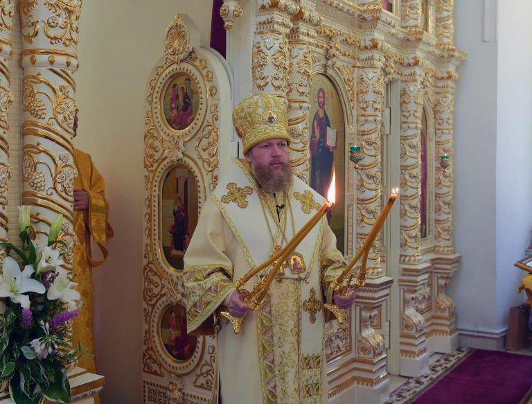 «Светильники великия Церкве, Петра и Павла восхвалим: паче бо солнца возсияша на тверди веры …»