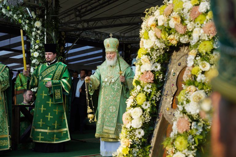 В канун праздника обретения мощей преподобного Сергия Радонежского митрополит Савва сослужил Святейшему Патриарху Кириллу за вечерним богослужением в Троице-Сергиевой лавре