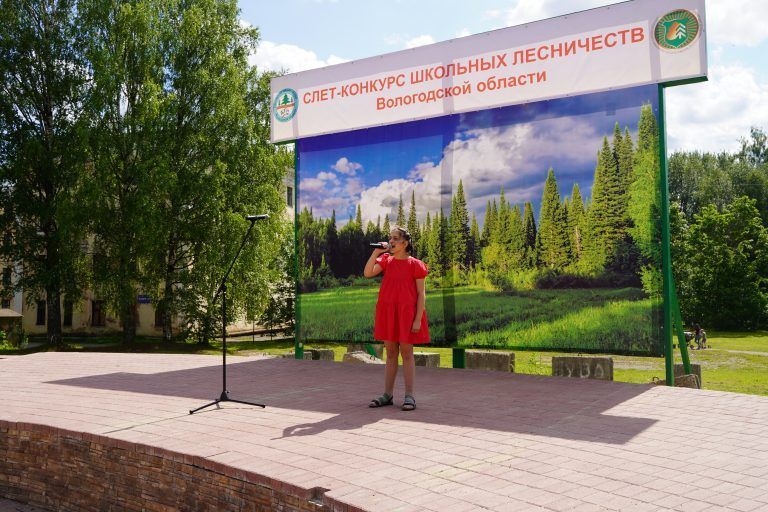 Воспитанница вокально-хорового ансамбля «Истоки» Вологодской епархии приняла участие в церемонии открытия XII областного Слёта школьных лесничеств Вологодской области