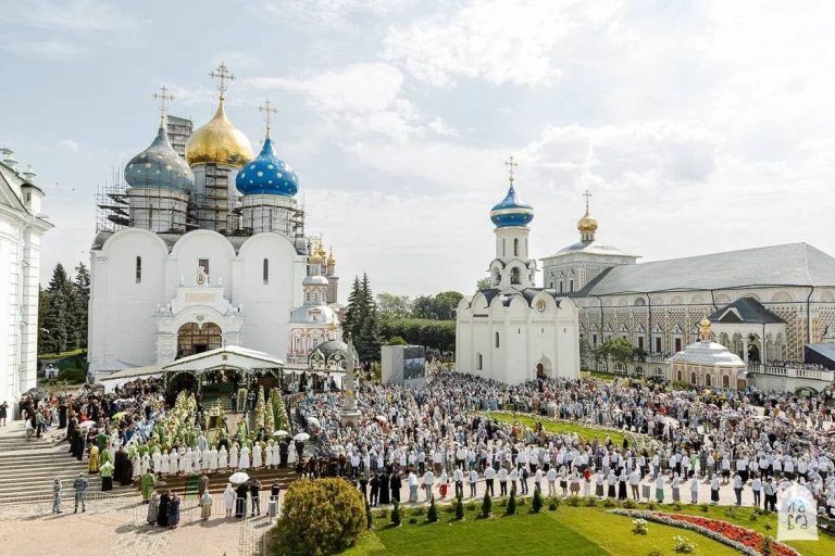 «… блаженнаго Сергия, днесь наста обретение чудотворных мощей и созывает все церковное исполнение возсылати славу Христу Богу»