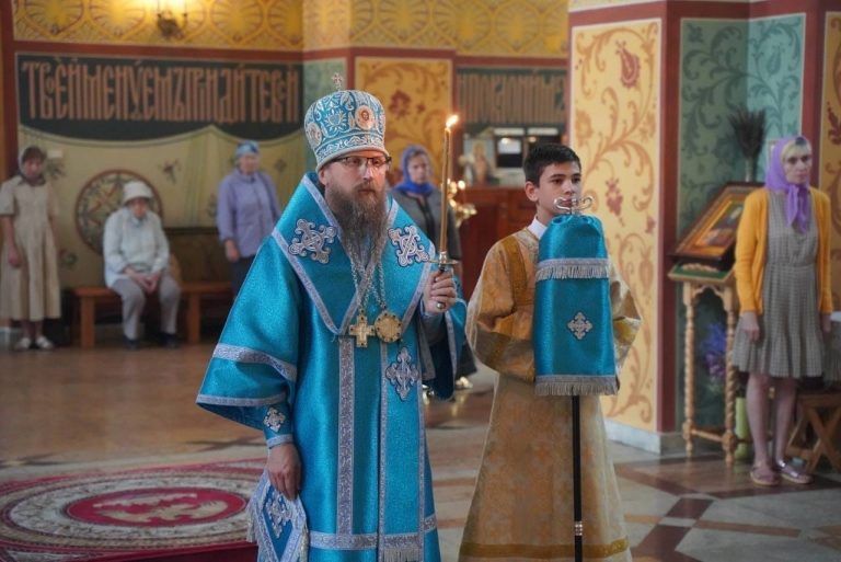 В кафедральном соборе города Череповца молитвенно почтили память Белозерской иконы Божией Матери