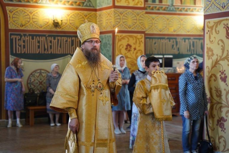 Епископ Игнатий возглавил всенощное бдение в кафедральном соборе города Череповца