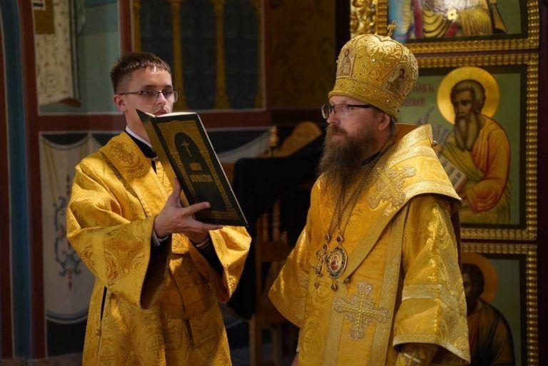 Епископ Игнатий возглавил всенощное бдение в кафедральном соборе города Череповца