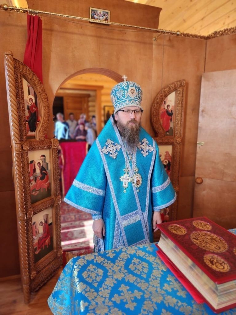 «Купина Неопалимая верными именуемая, Пречудная Царице…»
