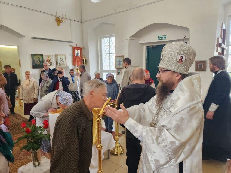 «Чиноначальник вышних Сил Михаиле днесь нас к торжеству созва…»