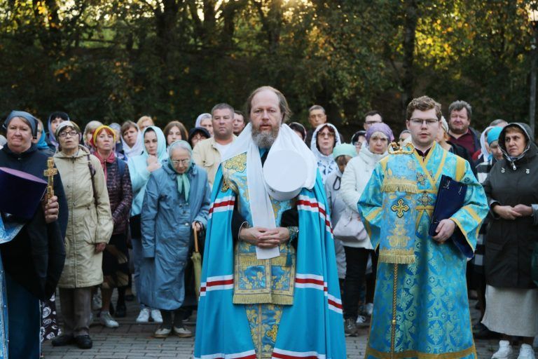 В центре Вологды под открытым небом прозвучала молитва Царице Небесной