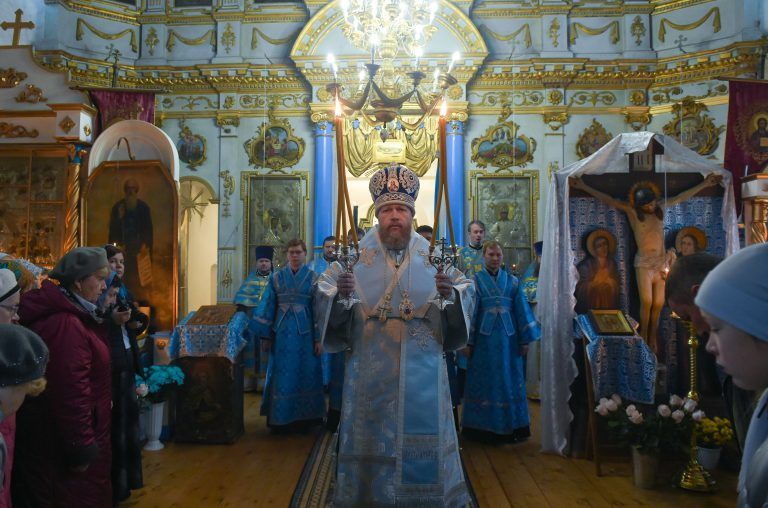 «Покрый, Владычице, омофором милости Твоея вся люди…»
