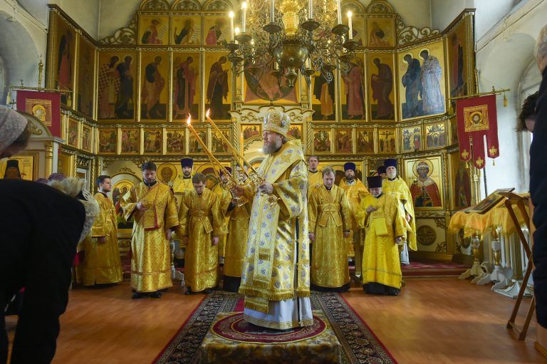 «Со Архангелы воспоим Христово Воскресение …»