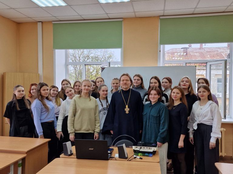 Руководитель Миссионерского отдела встретился со студентами Вологодского педагогического колледжа