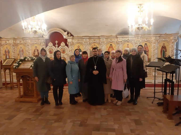 Сотрудник миссионерского отдела епархии провел экскурсию и беседу для медицинских работников