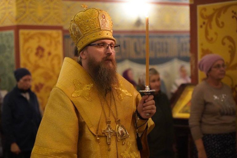 Епископ Игнатий совершил всенощное бдение в кафедральном соборе города Череповца