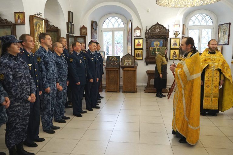 Молебен о сотрудниках уголовно-исполнительной системы совершили в храме святых апостолов Петра и Павла города Вологды