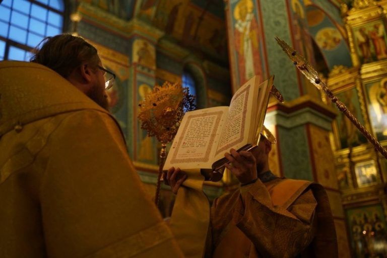В кафедральном соборе города Череповца прошло архиерейское богослужение
