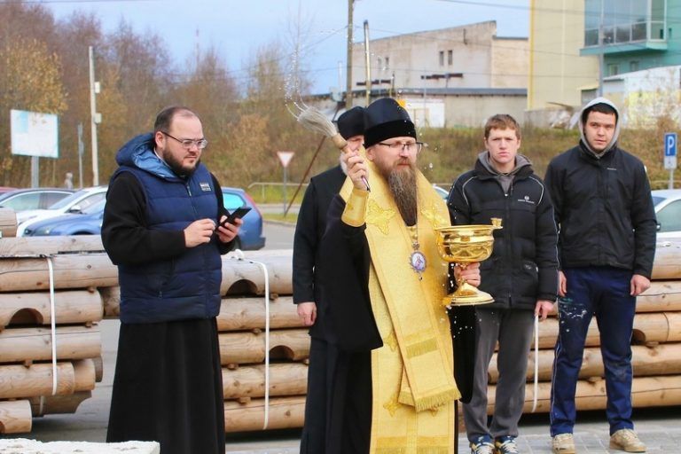 Епископ Игнатий совершил молебен на начало строительства часовни преподобного Илии Муромца