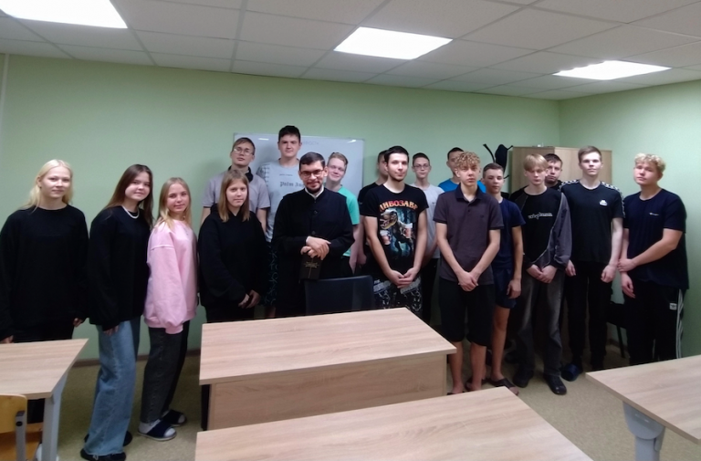 Миссионерские встречи продолжаются в Вологодском колледже связи