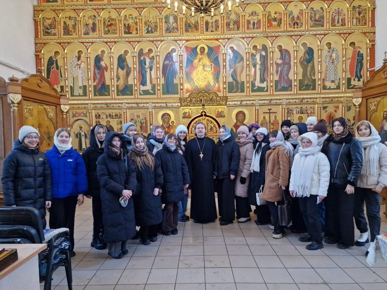 Студенты педагогического колледжа приняли участие в тематической экскурсии на территории храма святых равноапостольных царей Константина и Елены