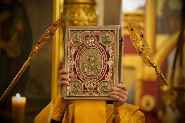 Накануне воскресного дня епископ Игнатий совершил всенощное бдение в Воскресенском соборе Череповца