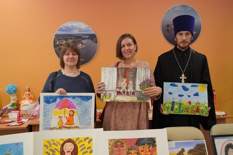 Подведены итоги епархиального конкурса творческих работ «Я вижу мир с любовью к маме»