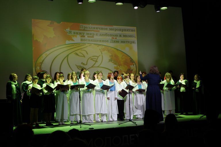 В креативном пространстве «Салют, молодёжь!» состоялось праздничное епархиальное мероприятие «Я вижу мир с любовью к маме»