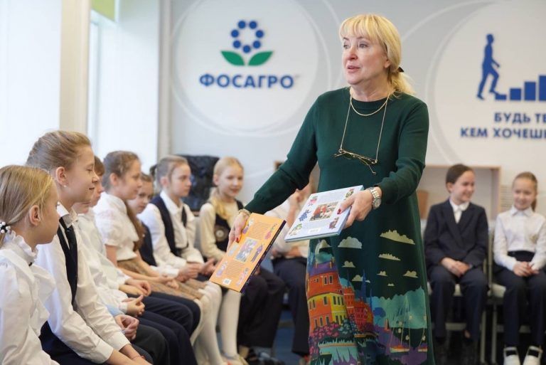 Школу Череповца посетили гости из епархии и компании «ФосАгро»