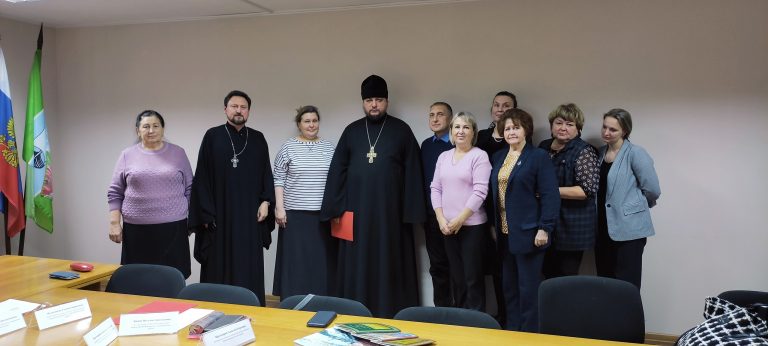 Состоялась встреча педагогов и руководителей школ Шекснинского района с настоятелем и представителями прихода Храма Казанского образа Божией Матери