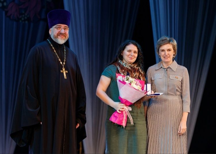 Череповчанок поздравили с Днем матери