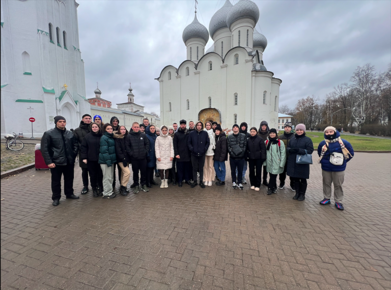 Для второй группы курсантов ВИПЭ проведена экскурсия по главному храму митрополии