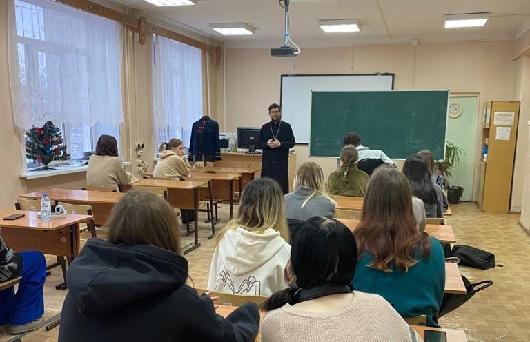 Помощник руководителя Миссионерского отдела Вологодской епархии провёл беседу в Вологодском колледже технологии и дизайна