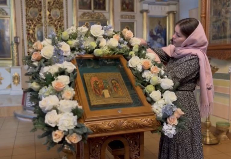 На базе храма Рождества Богородицы города Вологды прошел мастер класс по храмовой флористике