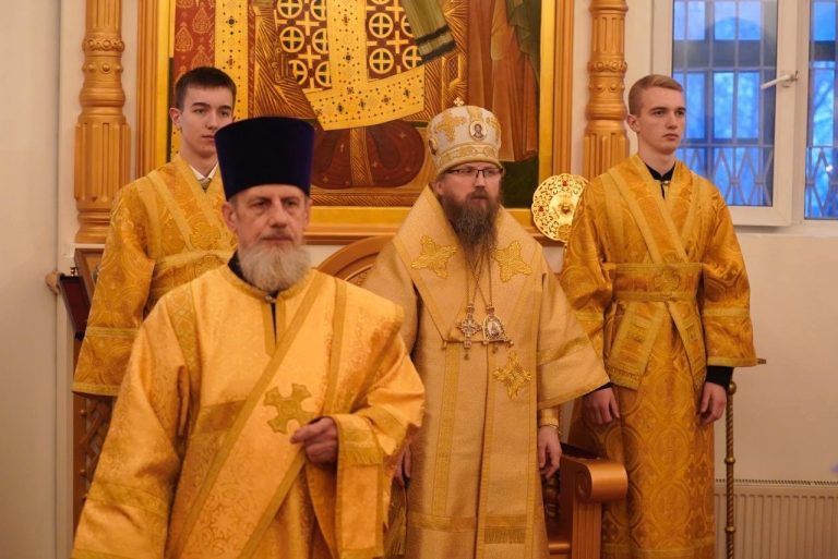 В Неделю святых праотец епископ Игнатий совершил Литургию в Воскресенском соборе Череповца