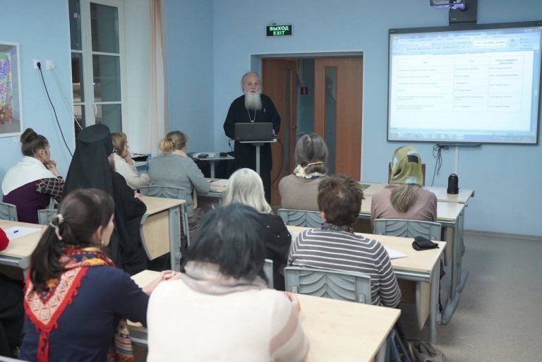 В Череповце обсудили проблемы приходского просвещения