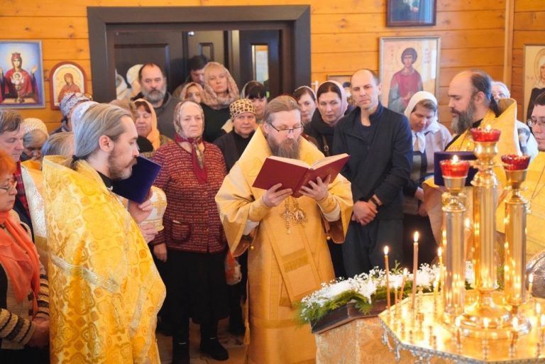 В храме святителя Спиридона деревни Ирдоматка Череповецкого района состоялись престольные торжества