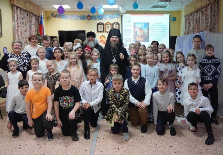 Епископ Игнатий принял участие в детском Рождественском празднике