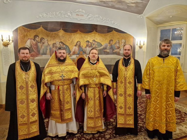Ночной Божественной литургией встретили прихожане Воскресенского кафедрального собора наступивший 2024 год